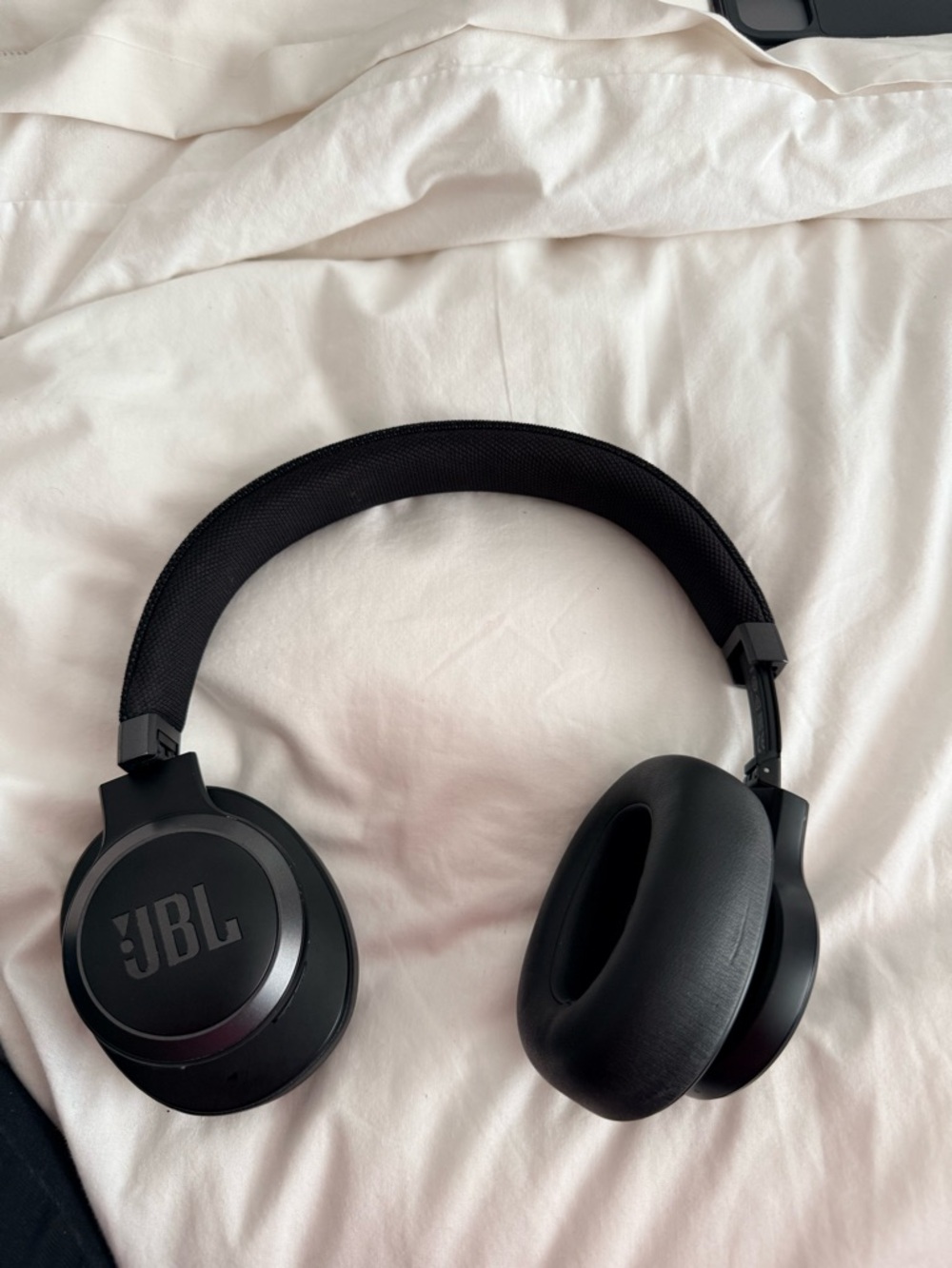 JBL live 660nc Black Wireless Over-Ear Headphones